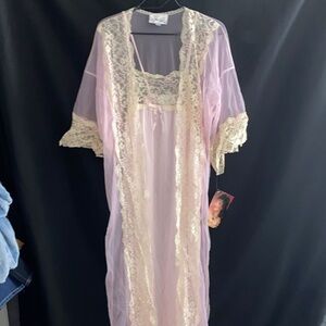 NWT VINTAGE JOAN COLLINS WO MED PEIGNOIR SET  Elegant Pink Lace Trim Nightgown